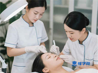 照顾老人,护理病人
